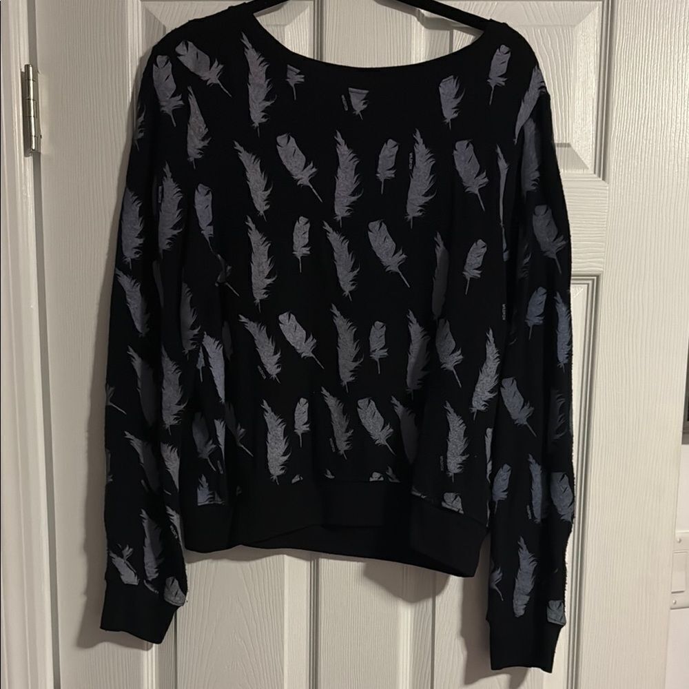 Feather Pattern Black Sweater WILDFOX Size Small NEVER WORN Light Sweater Top
